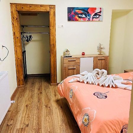 Private Apartment In The City Centre. Орадя Экстерьер фото